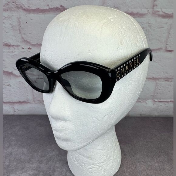 Chanel Cat Eye Black Sunglasses 71668A main image 12